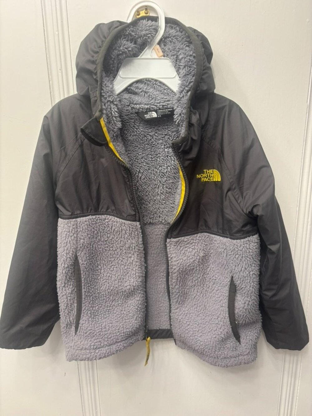 North Face Fleece size 5 (Little Boy)